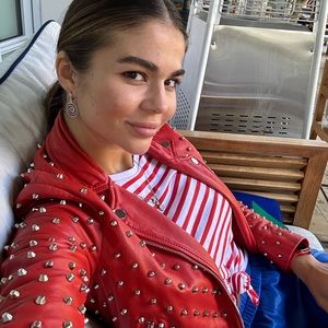 Meet your Posher, Viki